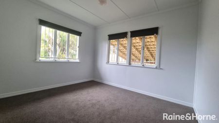 Location, Lifestyle & Liveability in Holland Park West - Photo 4