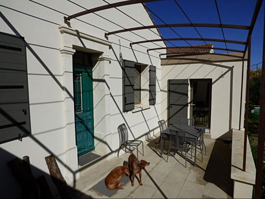 AVIGNON EXTRA MUROS: Maison avec jardin au calme d'une impasse à 10 minutes à pied de la Porte Saint Michel - Photo 1