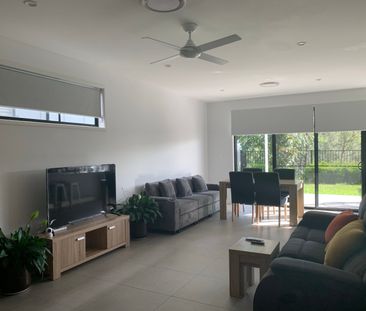 Helensvale - Photo 1