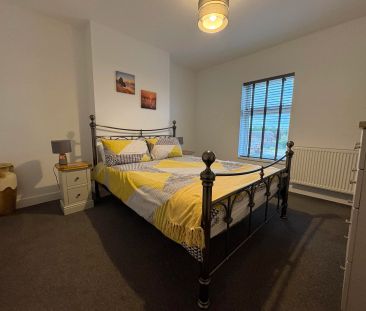 **NO DEPOSIT OPTION AVAILABLE** A lovely FULLY FURNISHED one bedroo... - Photo 5
