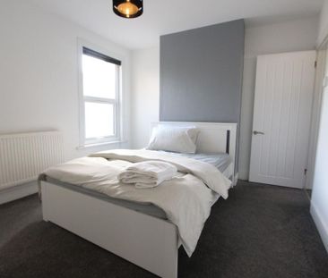 3 bedroom terraced house to rent - Photo 6