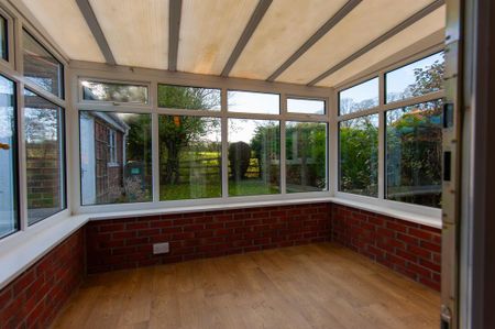 2 bedroom semi-detached bungalow to rent - Photo 2