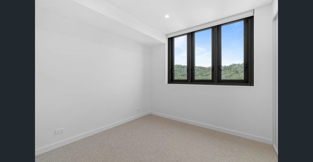 Wake up to sweeping views of Brisbane Water - Photo 1