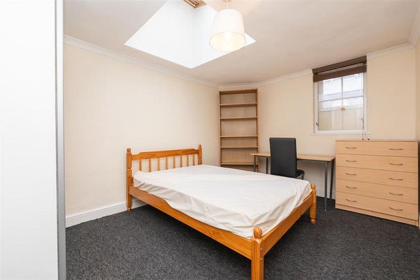 5 bedroom flat to rent - Photo 1