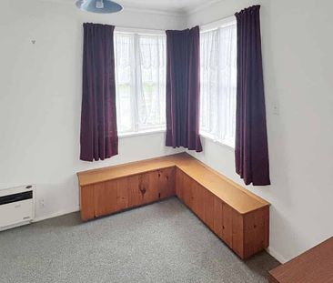 LEVIN - 3 BEDROOM - Photo 2