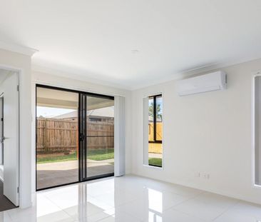 3 BEDROOM DUPLEX WITH DECENT SIZED BACK YARD - Photo 2