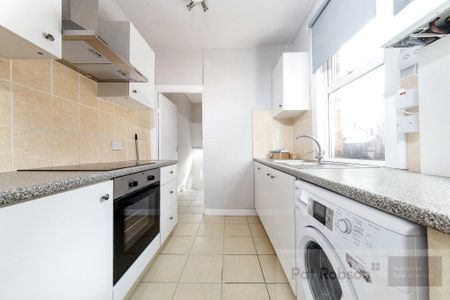 Sandringham Road, Newcastle Upon Tyne, - Photo 3