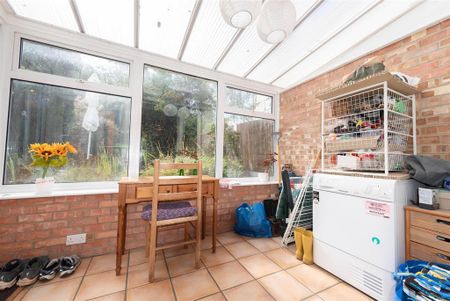 3 bedroom semi-detached house to rent - Photo 2