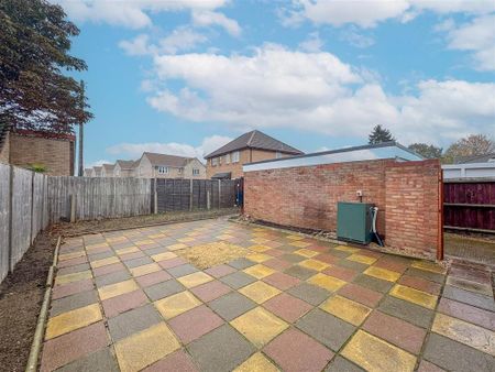 2 bedroom semi-detached bungalow to rent - Photo 4