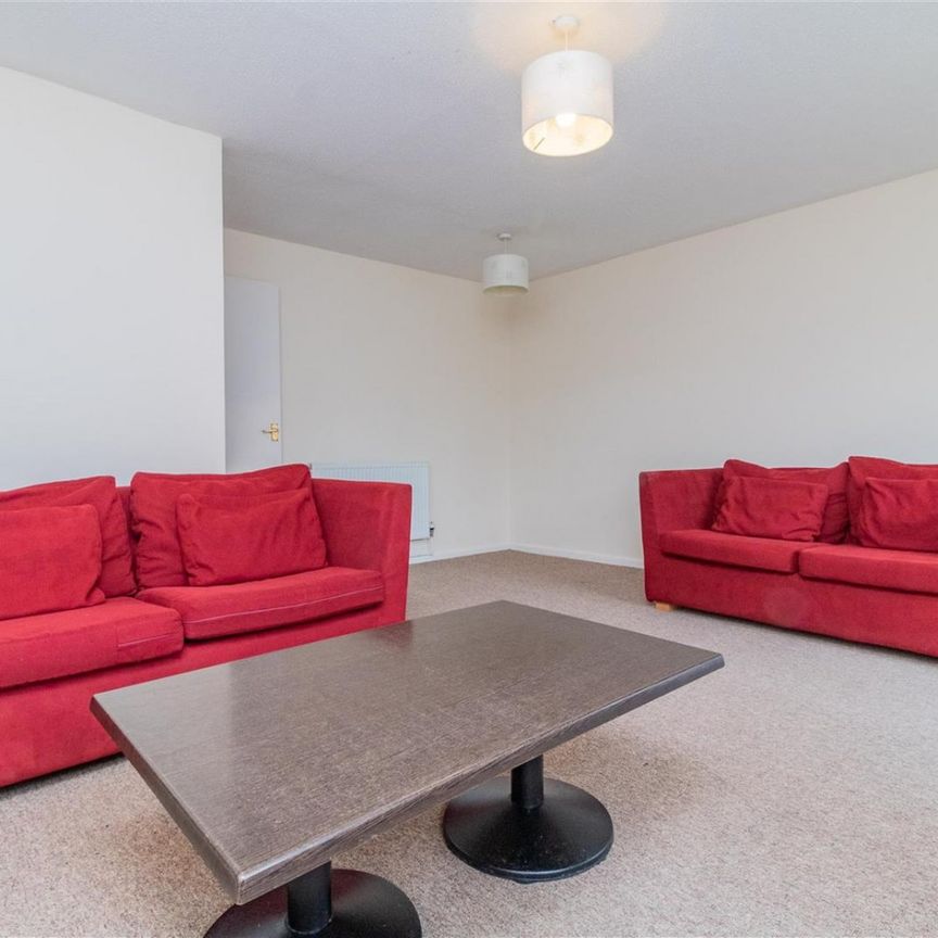 3 bedroom House To Let Total Size: 999 SQ FT - Photo 1