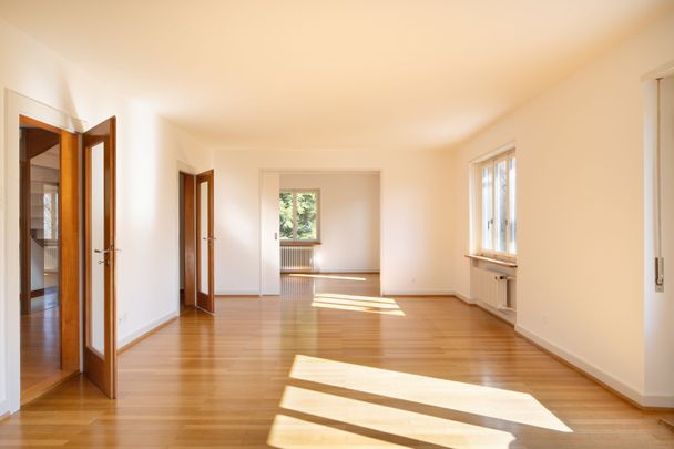 Grosszügiges Einfamilienhaus mit viel Grün und Privatsphäre - Foto 1