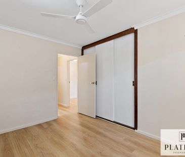 PRIVATE & CHARMING REAR VILLA WITH SPACIOUS COURTYARD LIVING - Photo 3