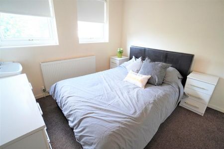 1 bedroom in a house share to rent - Photo 4