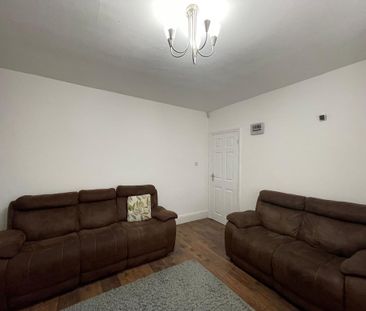 3 bedroom semi-detached house to rent - Photo 1