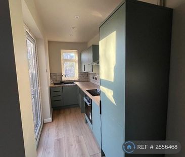 2 bedroom semi-detached house to rent - Photo 2