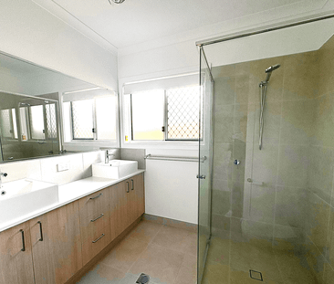 4-Bedroom Home – Comfort, Style and Convenience - Photo 6