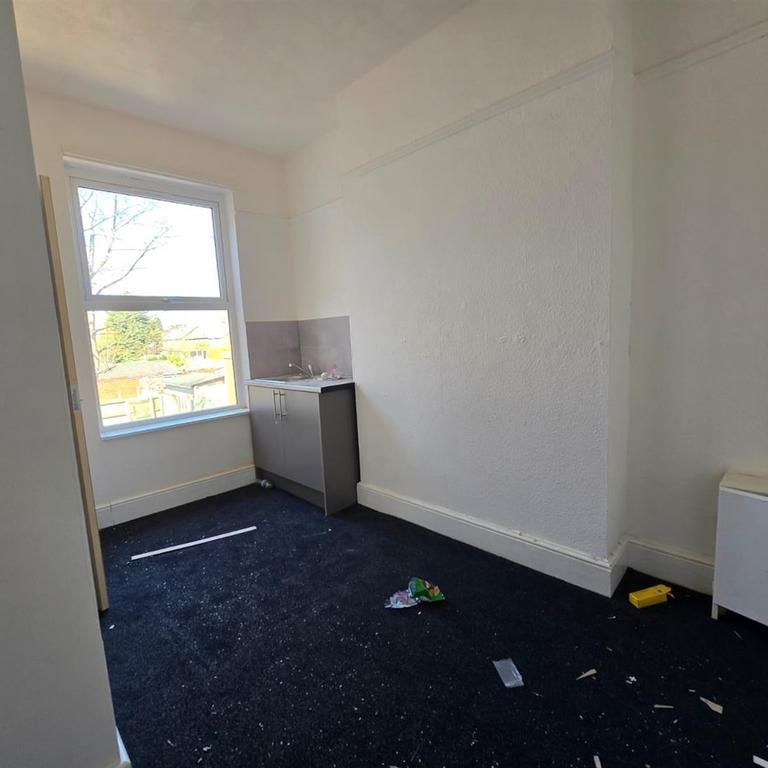 6 bedroom terraced house to rent - Photo 1