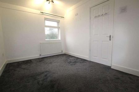 Yew Lane, Sheffield, S5 - Photo 3