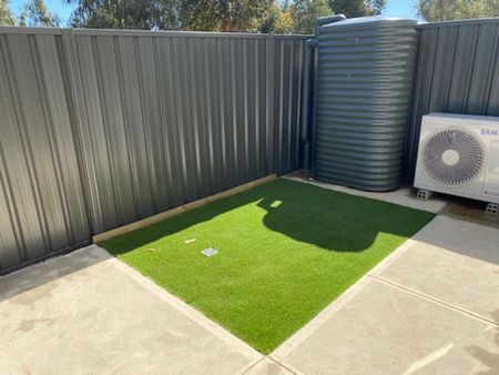 Modern 3 Bedroom Townhouse - Photo 5
