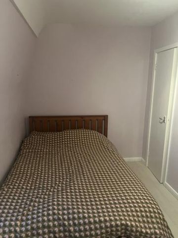 Double Bedroom in Spacious Flat - Photo 3