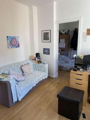 Little Ilford Lane, Manor Park, London, E12 - Photo 1