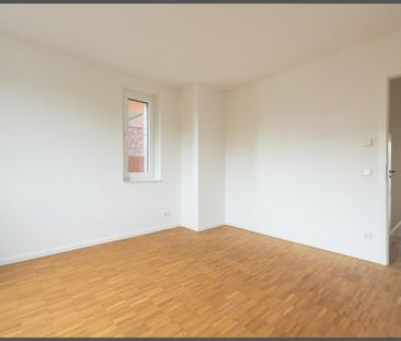 Neuwertige, HELLE & MODERNE 2-Zimmer Wohnung mit Balkon und EBK! - Foto 1