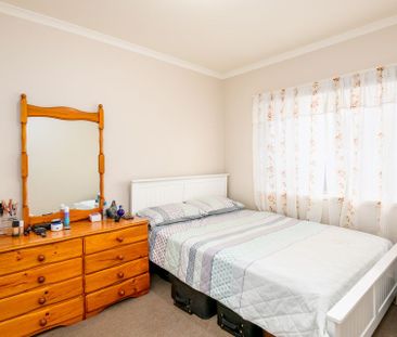 Well Located and Well Presented 2 Bedroom Unit! - Photo 3