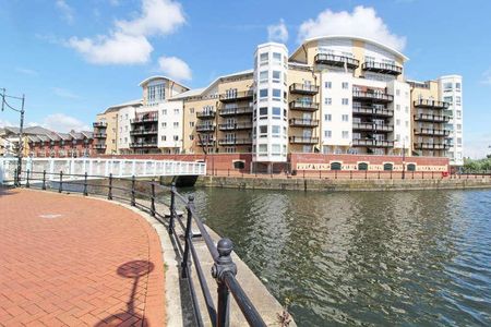 Adventurers Quay, Cardiff Bay, CF10 - Photo 2