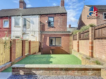 2 bedroom end of terrace house to rent - Photo 5