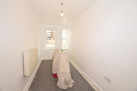 3 bedroom flat to rent - Photo 2
