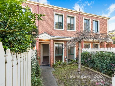 2/10 Hudson Street, CAULFIELD NORTH, VIC - Photo 5