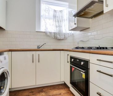 2 bedroom maisonette to rent - Photo 4