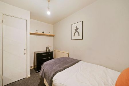 1 bedroom in a house share to rent - Photo 4