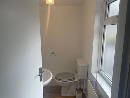 4 bedroom flat share to rent - Photo 5