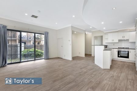 MODERN TOWNHOUSE WITH PARKLAND VIEWS & PRIME LOCATION - Photo 2