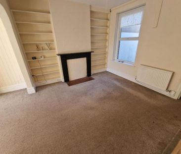 3 bedroom end of terrace house to rent - Photo 3