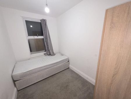 4 bedroom terraced house to rent - Photo 4