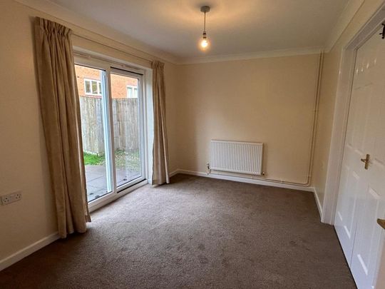 4 bedroom detached house to rent - Photo 1