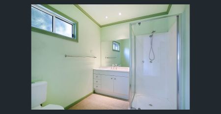 Rare Inner-City Acreage - Renovated Home on 3,791m² - Photo 5