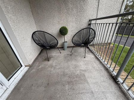 3 bedroom flat to rent - Photo 2