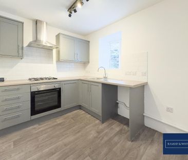 3 bedroom semi-detached house to rent - Photo 6