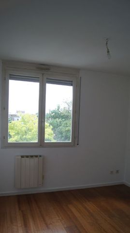 Location Appartement 1 pièce 49m² LYON 8ème - Photo 5
