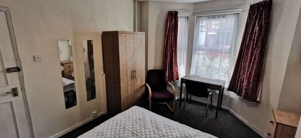 22 Rugby Avenue, Holylands, Belfast BT7 1RG - Photo 1