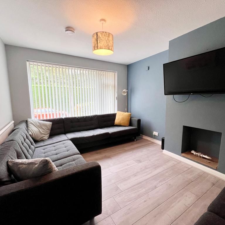 1 bedroom in a house share to rent - Photo 1