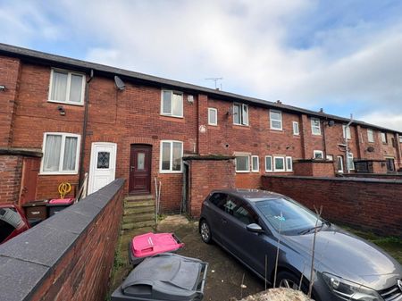 4 bed Terraced - To Let - Photo 4