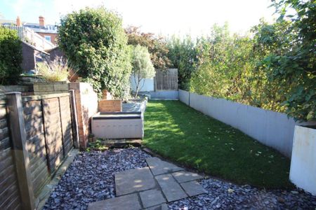 2 bedroom terraced house to rent - Photo 4