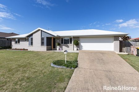 Beautiful spacious modern family home at Coral Cove - Photo 3