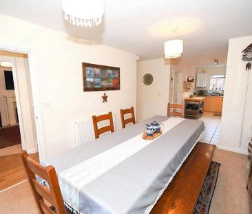 4 bedroom detached house to rent - Photo 2