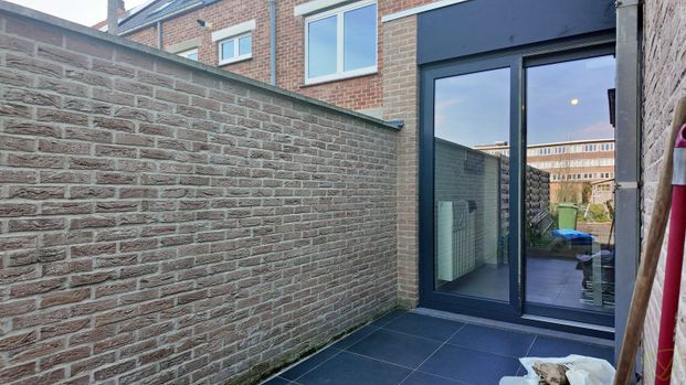 Recent gerenoveerde gezinswoning met tuin te Eeklo! - Photo 1