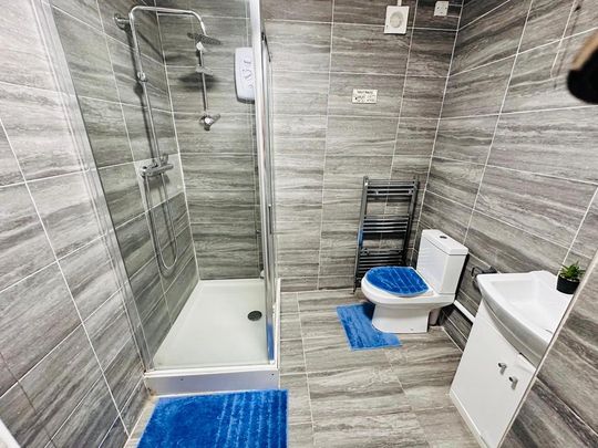 1 bedroom in a house share to rent - Photo 1
